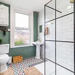 Spacious Two Bed House Headingley Holiday home