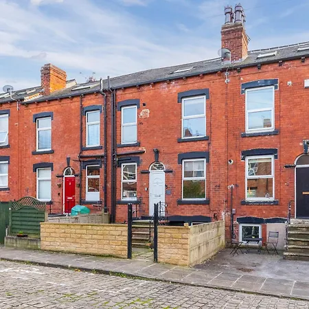 Spacious Two Bed House In Headingley *