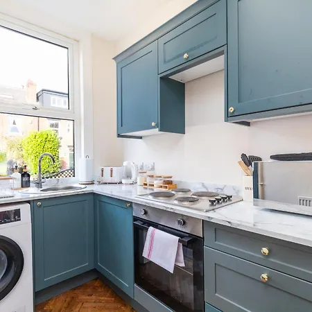 Spacious Two Bed House In Headingley לידס
