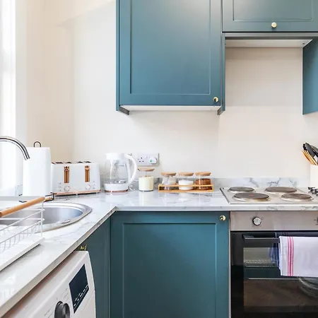 Spacious Two Bed House In Headingley בית נופש *