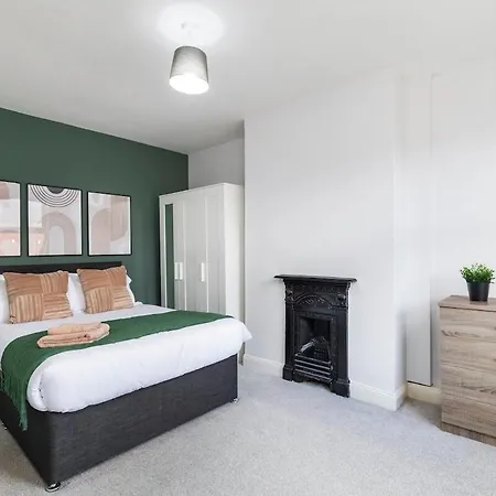 Сasa de vacaciones Spacious Two Bed House in Headingley *