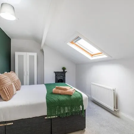 Spacious Two Bed House in Headingley * Leeds (West Yorkshire)